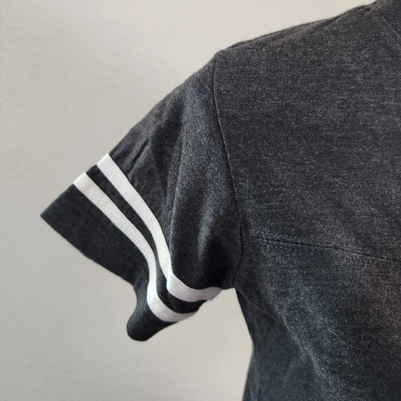 Corvette Dark Gray V Neck Short Sleeve T-Shirt Size Small - Picture 3 of 5